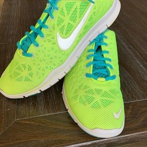 Size 10 - Nike Flex Contact Mens Athletic Running, Yellow